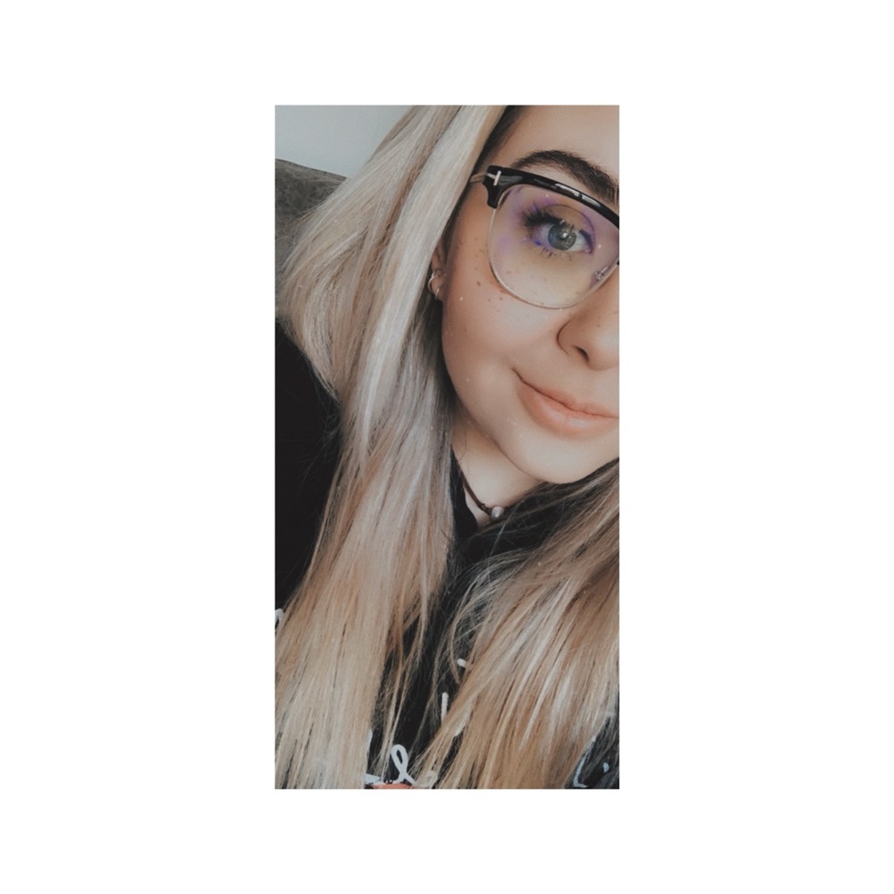 Meet your Posher, Danielle